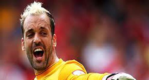 مشكلة في القلب تجبر الحارس الاسباني مانويل المونيا على الاعتزال 